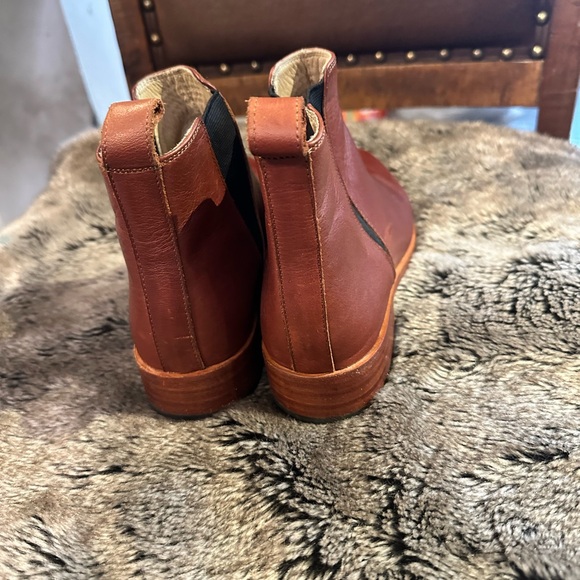Nisolo Brown Butter Leather Chelsea Ankle Booties/Boot, Size 7 - Picture 6 of 10